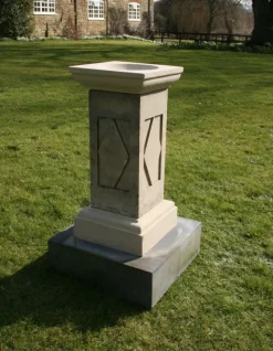 Grand Pedestal Design Stone Garden Birdbath